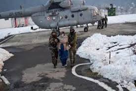 लद्दाख और जम्मू के बीच फंसे 280 यात्रियों को एयरलिफ्ट किया गया लद्दाख और जम्मू के बीच फंसे 280 यात्रियों को एयरलिफ्ट किया गया
