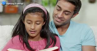 पापा के पढ़ाने से बच्चे होते हैं होशियार पापा के पढ़ाने से बच्चे होते हैं होशियार