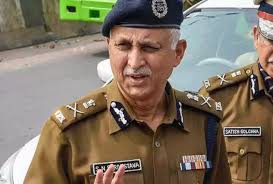 संवाद से लोगों में विश्वास बढ़ा फिर स्थिति सामान्य हुई: पुलिस कमिश्नर संवाद से लोगों में विश्वास बढ़ा फिर स्थिति सामान्य हुई: पुलिस कमिश्नर