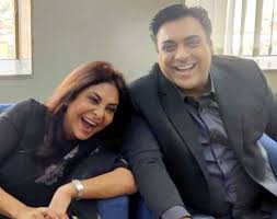 'ह्यूमन' के सेट पर राम कपूर ने बनाया शेफाली शाह का फनी वीडियो -यह एक मजेदार क्षण था, जिस पर सभी लोग हंसते हुए नजर आये 'ह्यूमन' के सेट पर राम कपूर ने बनाया शेफाली शाह का फनी वीडियो -यह एक मजेदार क्षण था, जिस पर सभी लोग हंसते हुए नजर आये