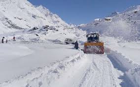 हिमाचल में बर्फीला तूफान आने से धराशाई हुआ बीआरओ का गेट, कोई हताहत नहीं हिमाचल में बर्फीला तूफान आने से धराशाई हुआ बीआरओ का गेट, कोई हताहत नहीं