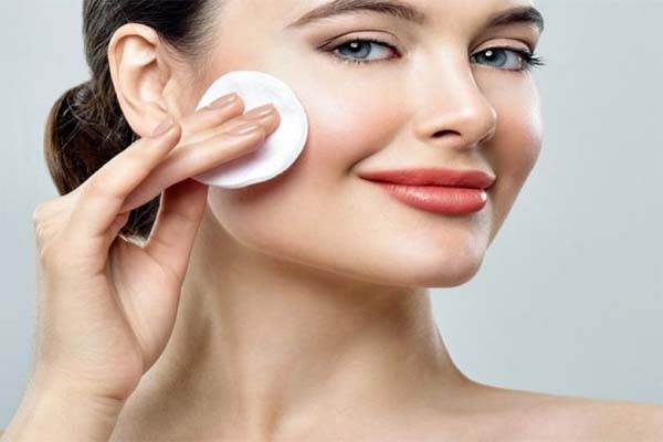 मेकअप हटाने में रखें सावधानियां मेकअप हटाने में रखें सावधानियां
