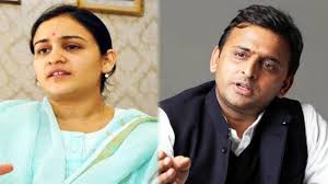 मुलायम सिंह की छोटी बहू अपर्णा यादव ने अखिलेश यादव के बयान का विरोध किया मुलायम सिंह की छोटी बहू अपर्णा यादव ने अखिलेश यादव के बयान का विरोध किया