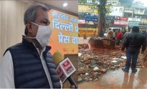 हिंदू विरोधी केजरीवाल सरकार ने साजिश के तहत तुड़वाया चांदनी चौक का प्राचीन हनुमान मंदिर हिंदू विरोधी केजरीवाल सरकार ने साजिश के तहत तुड़वाया चांदनी चौक का प्राचीन हनुमान मंदिर