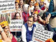 निगम कर्मचारियों की हड़ताल के कारण दिल्लीवासियों को हुई असुविधा निगम कर्मचारियों की हड़ताल के कारण दिल्लीवासियों को हुई असुविधा
