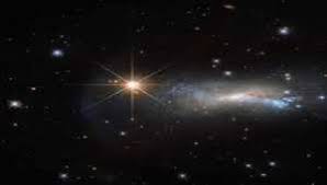 छह ‎सितारें एक-दूसरे का काट रहे हैं चक्कर  -आकाशगंगा में दुर्लभ 'चक्कर' की खोज