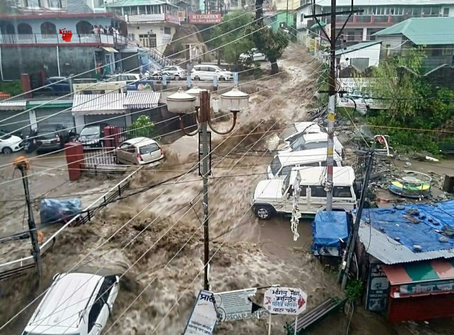 बरसात से मची तबाही में पांच लोगों के मारे जाने का अंदेशा बरसात से मची तबाही में पांच लोगों के मारे जाने का अंदेशा