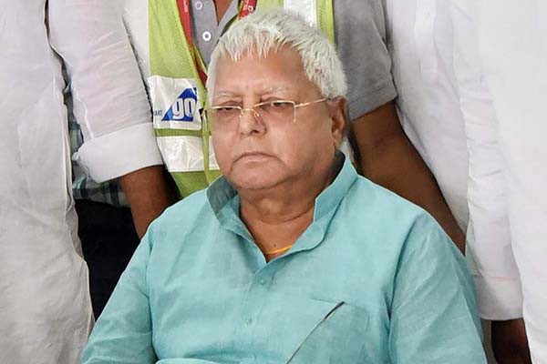 नीतीश थर्ड डिवीजन से चुनाव जीत मुख्यमंत्री बने: लालू - जद-यू पिछले साल के विधानसभा चुनाव में केवल 40 सीटें हासिल करने में सफल रही नीतीश थर्ड डिवीजन से चुनाव जीत मुख्यमंत्री बने: लालू - जद-यू पिछले साल के विधानसभा चुनाव में केवल 40 सीटें हासिल करने में सफल रही