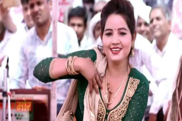 पतला दुप्पटा पर सुनीता बेबी ने दिखाए जलवे, जमकर किया डांस पतला दुप्पटा पर सुनीता बेबी ने दिखाए जलवे, जमकर किया डांस