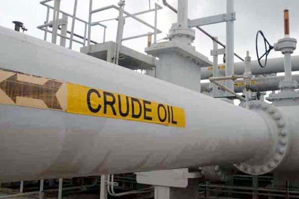 कच्चे तेल में 11 फीसदी ‎गिरावट - सरकार ने पेट्रोल और डीजल की कीमतें नहीं घटाई