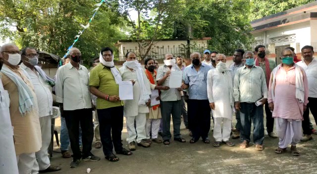 जदयू में मचा घमासान, नीतीश सहित वरिष्ठ जदयू नेता को भेजा त्यागपत्र •जिलाध्यक्ष पंचम श्रीवास्तव के कार्यशैली से नाराज 22 सक्रिय जदयू नेताओं ने अपने -अपने पद से इस्तीफा दे दिया जदयू में मचा घमासान, नीतीश सहित वरिष्ठ जदयू नेता को भेजा त्यागपत्र •जिलाध्यक्ष पंचम श्रीवास्तव के कार्यशैली से नाराज 22 सक्रिय जदयू नेताओं ने अपने -अपने पद से इस्तीफा दे दिया