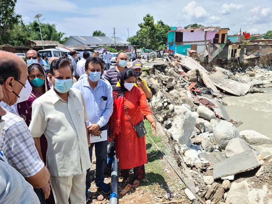 बोह में मलबे से पांच लोग जिंदा निकाले गये छह शव बरामद चार अब भी लापता बोह में मलबे से पांच लोग जिंदा निकाले गये छह शव बरामद चार अब भी लापता