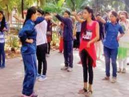सोच बदलिए महिलाओं के प्रति, कपड़े किसी का चरित्र नही तय कर सकते सोच बदलिए महिलाओं के प्रति, कपड़े किसी का चरित्र नही तय कर सकते