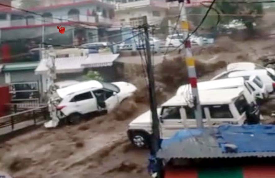 भारी बरसात ने मचाई तबाही नदी नाले उफान पर सामान्य जनजीवन ठप्प भारी बरसात ने मचाई तबाही नदी नाले उफान पर सामान्य जनजीवन ठप्प