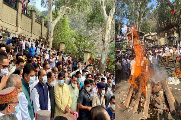 पूर्व मुख्यमंत्री वीरभद्र सिंह का राजकीय सम्मान के साथ अंतिम संस्कार मुख्यमंत्री, मंत्रियों और वरिष्ठ नेताओं ने वीरभद्र सिंह को श्रद्धांजलि दी पूर्व मुख्यमंत्री वीरभद्र सिंह का राजकीय सम्मान के साथ अंतिम संस्कार मुख्यमंत्री, मंत्रियों और वरिष्ठ नेताओं ने वीरभद्र सिंह को श्रद्धांजलि दी
