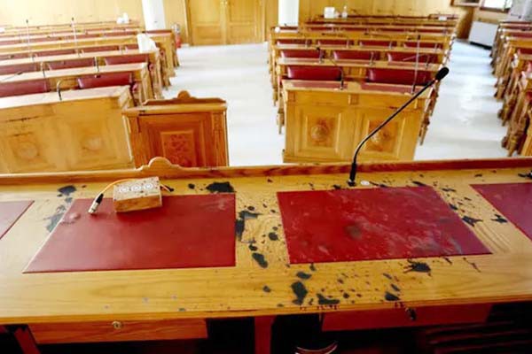पवित्र पानी बताकर पादरी ने 10 लोगों को सल्फ्यूरिक एसिड से नहलाया पवित्र पानी बताकर पादरी ने 10 लोगों को सल्फ्यूरिक एसिड से नहलाया
