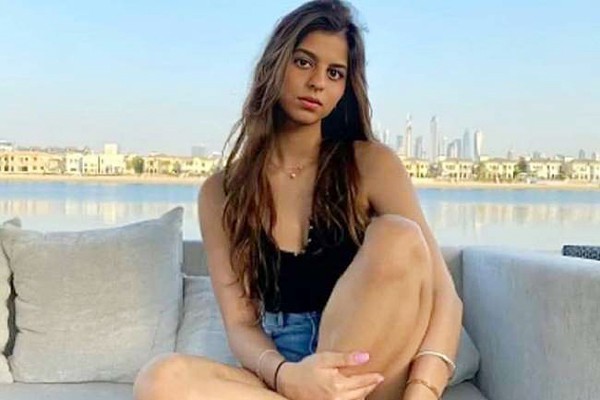 सुहाना खान की फोटो ताबडतोड हो रही वायरल -ब्लैक कलर की ब्रालेट में सुहाना लग रही बेहद खूबसूरत सुहाना खान की फोटो ताबडतोड हो रही वायरल -ब्लैक कलर की ब्रालेट में सुहाना लग रही बेहद खूबसूरत