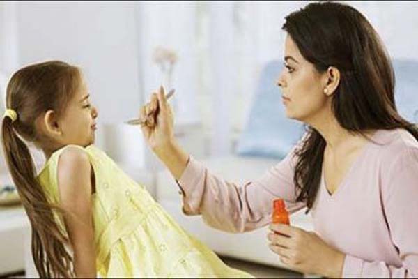बच्चों को दवा देते समय रखें ये सावधानियां बच्चों को दवा देते समय रखें ये सावधानियां