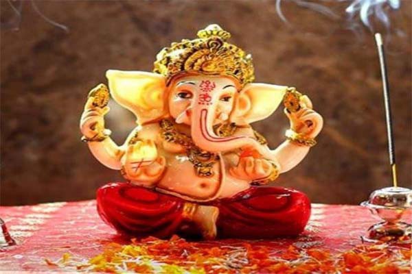 घर में मूर्तियां रखने से पहले जान लें ये परंपरा घर में मूर्तियां रखने से पहले जान लें ये परंपरा