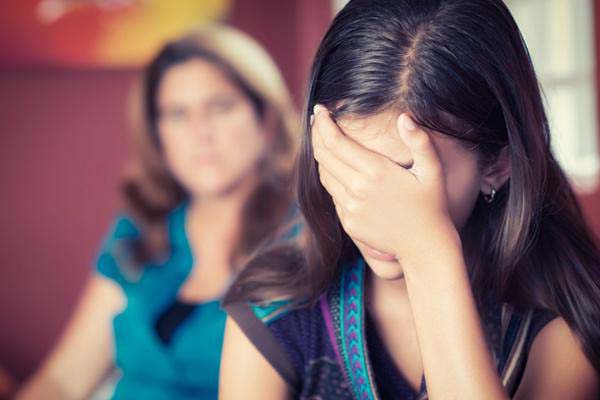 पेरेंटस को इन टॉपिक्स पर बताना चाहिए बच्चों को -फ्रेंडली रिलेशनशिप बनाने में मिलती है मदद पेरेंटस को इन टॉपिक्स पर बताना चाहिए बच्चों को -फ्रेंडली रिलेशनशिप बनाने में मिलती है मदद