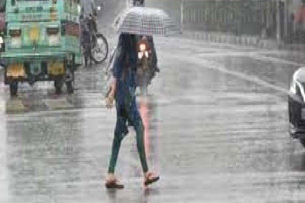 देर से केरल पहुंचे मॉनसून ने महाराष्ट्र में मचाई धूम देर से केरल पहुंचे मॉनसून ने महाराष्ट्र में मचाई धूम