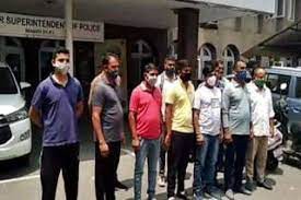 मंडी में विदेश भेजने के नाम पर 16 युवकों से 8 लाख की ठगी, एसपी से लगाई न्याय की गुहार मंडी में विदेश भेजने के नाम पर 16 युवकों से 8 लाख की ठगी, एसपी से लगाई न्याय की गुहार