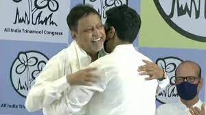 मुकुल रॉय को राष्ट्रीय उपाध्यक्ष की जिम्मेदारी देंगी ममता बनर्जी मुकुल रॉय को राष्ट्रीय उपाध्यक्ष की जिम्मेदारी देंगी ममता बनर्जी