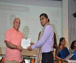 दिल्ली सरकार ने 98 शिक्षकों व प्रिंसिपलों को राज्य शिक्षक अवार्ड देकर सम्मानित किया दिल्ली सरकार ने 98 शिक्षकों व प्रिंसिपलों को राज्य शिक्षक अवार्ड देकर सम्मानित किया