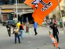 विधानसभा चुनाव में टिकट न मिलने से नाराज बीजेपी कार्यकर्ताओं ने कोलकाता में पथराव किया विधानसभा चुनाव में टिकट न मिलने से नाराज बीजेपी कार्यकर्ताओं ने कोलकाता में पथराव किया