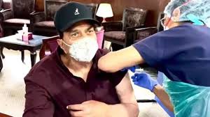 बॉलीवुड अभिनेता धर्मेंद्र ने भी लगवाई कोरोना वैक्सीन बॉलीवुड अभिनेता धर्मेंद्र ने भी लगवाई कोरोना वैक्सीन