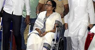 घायल ममता बनर्जी 15 मार्च से देंगी विपक्ष को चोट करेंगी ताबड़तोड़ रैलियां घायल ममता बनर्जी 15 मार्च से देंगी विपक्ष को चोट करेंगी ताबड़तोड़ रैलियां
