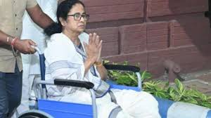 ममता बनर्जी अस्पताल से डिस्चार्ज हुई, व्हीलचेयर पर चुनाव प्रचार करेंगी ममता बनर्जी अस्पताल से डिस्चार्ज हुई, व्हीलचेयर पर चुनाव प्रचार करेंगी