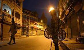 महाराष्ट्र में रविवार से रात्रि कर्फ्यू लगाने का फैसला, मॉल्स को 8 बजे बंद करने के आदेश दिए महाराष्ट्र में रविवार से रात्रि कर्फ्यू लगाने का फैसला, मॉल्स को 8 बजे बंद करने के आदेश दिए