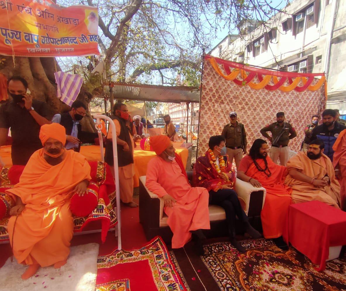 कुंभ मेले के प्रथम शाही स्नान की तैयॉरिया हुई तेज मेलाधिकारी ने अखाड़ा में व्यवस्थाओं का लिया जायजा कुंभ मेले के प्रथम शाही स्नान की तैयॉरिया हुई तेज मेलाधिकारी ने अखाड़ा में व्यवस्थाओं का लिया जायजा