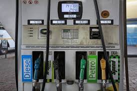 घट सकती हैं पेट्रोल और डीजल की कीमतें, उत्पाद शुल्क में कटौती करने पर विचार कर रही सरकार
