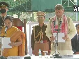 कैबिनेट व राज्य मंत्रियों ने ली पद एवं गोपनीयता की शपथ मुख्यमंत्री तीरथ सिंह रावत ने कैबिनेट व राज्य मंत्रियों को बधाई कैबिनेट व राज्य मंत्रियों ने ली पद एवं गोपनीयता की शपथ मुख्यमंत्री तीरथ सिंह रावत ने कैबिनेट व राज्य मंत्रियों को बधाई
