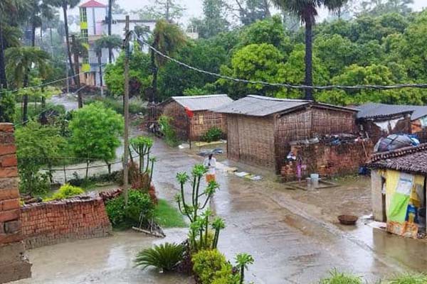 बिहार-झारखंड से यूपी तक दिखा यास का असर बिहार-झारखंड से यूपी तक दिखा यास का असर