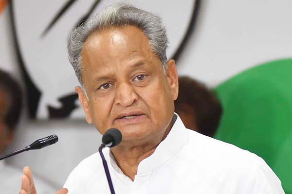 गहलोत सरकार हर परिवार को देगी 8 पौधे गहलोत सरकार हर परिवार को देगी 8 पौधे