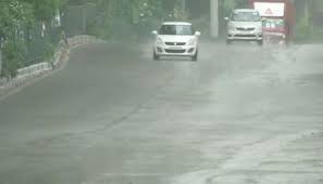 दिल्ली में आंधी ने किया उमस पर वार दिल्ली में आंधी ने किया उमस पर वार