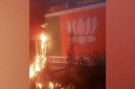 बंगाल में हिंसा के खिलाफ बीजेपी ने 5 मई को देशव्यापी धरने का किया ऐलान बंगाल में हिंसा के खिलाफ बीजेपी ने 5 मई को देशव्यापी धरने का किया ऐलान