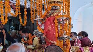 विधि-विधान से खुले गंगोत्री धाम के कपाट, पीएम मोदी व सीएम रावत के नाम से की गई पहली पूजा विधि-विधान से खुले गंगोत्री धाम के कपाट, पीएम मोदी व सीएम रावत के नाम से की गई पहली पूजा