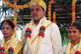 एक ही मंडप में दूल्हे ने दो लड़कियों से की शादी, फिर गया जेल एक ही मंडप में दूल्हे ने दो लड़कियों से की शादी, फिर गया जेल