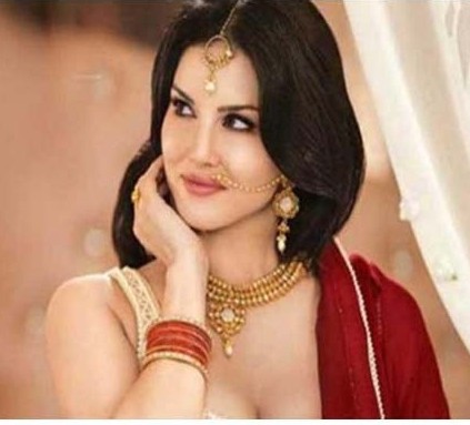 (रंग संसार) मैगी खाने को तरस रहीं फिटनेस फ्रीक सनी, सूंघकर काम चलाया (रंग संसार) मैगी खाने को तरस रहीं फिटनेस फ्रीक सनी, सूंघकर काम चलाया
