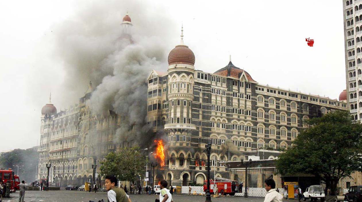 26/11 हमले की 13वीं बरसी पर राष्ट्रपति सहित शीर्ष नेताओं ने शहीदों का किया स्मरण -हमले में 166 लोग मारे गए और 293 घायल हो गए थे 26/11 हमले की 13वीं बरसी पर राष्ट्रपति सहित शीर्ष नेताओं ने शहीदों का किया स्मरण -हमले में 166 लोग मारे गए और 293 घायल हो गए थे