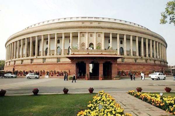 संसद भवन तक किसान निकालेंगे ट्रैक्टर मार्च टिकैत के ऐलान से टेंशन में पुलिस संसद भवन तक किसान निकालेंगे ट्रैक्टर मार्च टिकैत के ऐलान से टेंशन में पुलिस