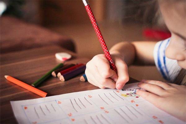 बच्चों को सुंदर लेखन के लिए प्रेरित करें बच्चों को सुंदर लेखन के लिए प्रेरित करें