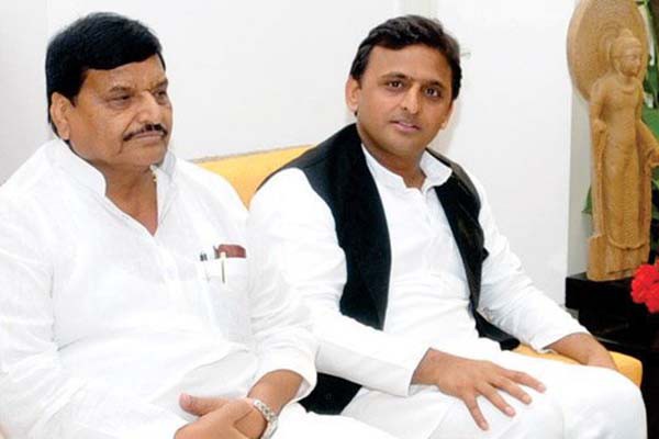 मुलायम सिंह को जन्मदिन पर 'गठबंधन' का तोहफा दे सकते हैं शिवपाल और अखिलेश? मुलायम सिंह को जन्मदिन पर 'गठबंधन' का तोहफा दे सकते हैं शिवपाल और अखिलेश?
