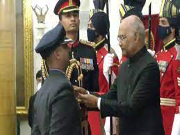 राष्ट्रपति ने किया योद्धा का अभिनंदन वर्धमान को मिला वीर चक्र सम्मान राष्ट्रपति ने किया योद्धा का अभिनंदन वर्धमान को मिला वीर चक्र सम्मान