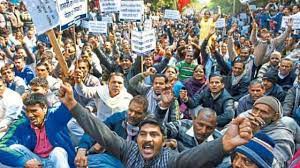 कृषि कानूनों की वापसी के बाद अब मजदूर संगठन तेज करने वाले हैं लेबर लॉ कृषि कानूनों की वापसी के बाद अब मजदूर संगठन तेज करने वाले हैं लेबर लॉ