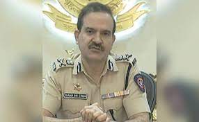 कोर्ट ने मुंबई पुलिस के पूर्व कमिश्नर परमबीर सिंह  को भगोड़ा अपराधी घोषित करने की अनुमति दी 